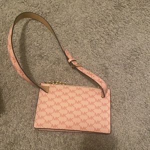 This is a Michael Kors wallet /Fanny pack .Never worn .Its brand new,no tags .